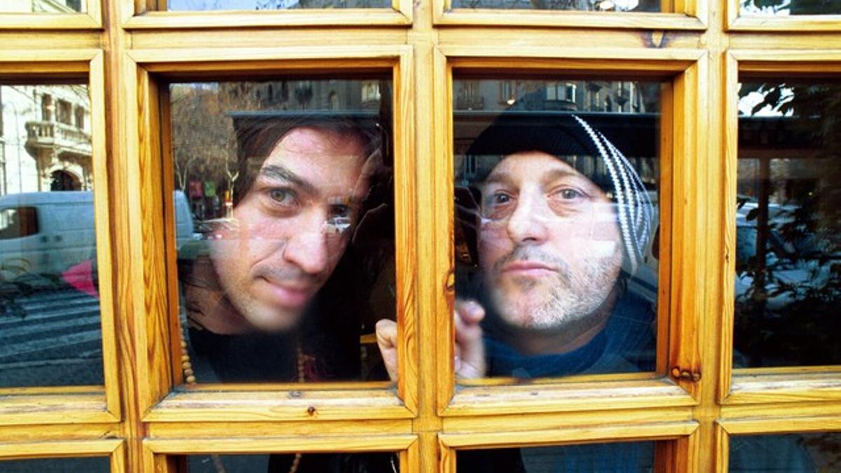 Gerard Quintana (izquierda) y Jordi Batiste, en el 2010, cuando presentaron su espectáculo 'Els miralls de Dylan'.