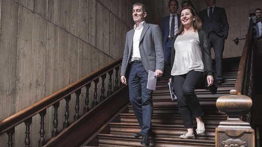 Francina Armengol junto al presidente de Canarias, Fernando Clavijo.
