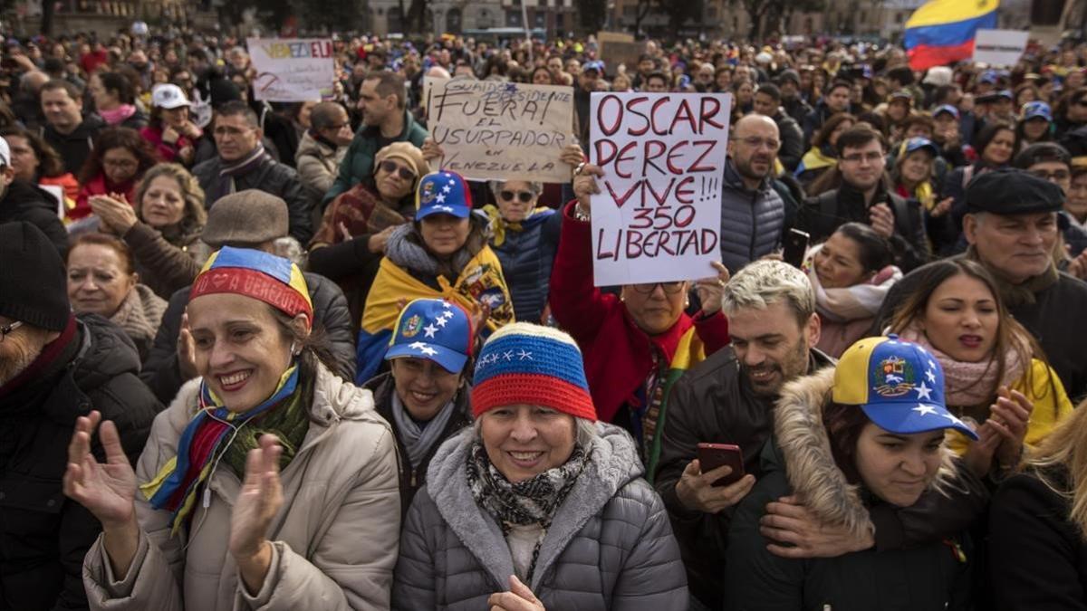 Manifestación de apoyo a Juan Guaidó en Barcelona el 2 de febrero.