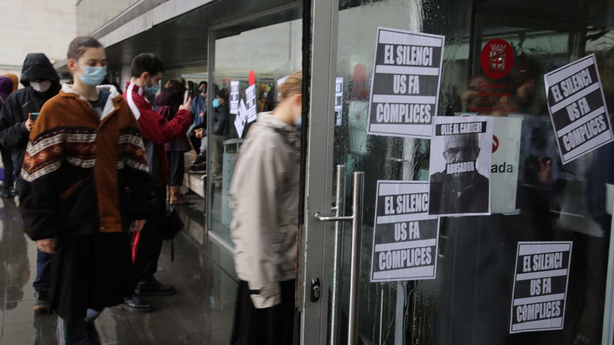 Protesta en el Institut del Teatre tras el escándalo de abusos.