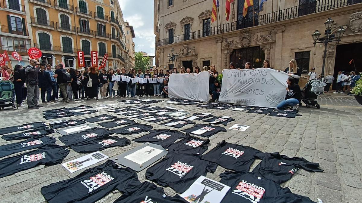 VÍDEO | El 100% de las trabajadoras de las 'escoletes' externalizadas de Palma secundan la huelga