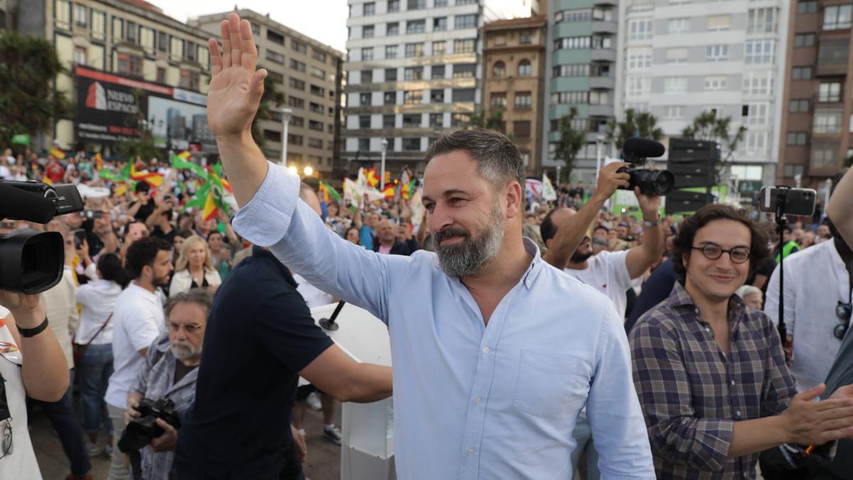 Abascal señala Gijón como "el ejemplo de lo que queremos para España"