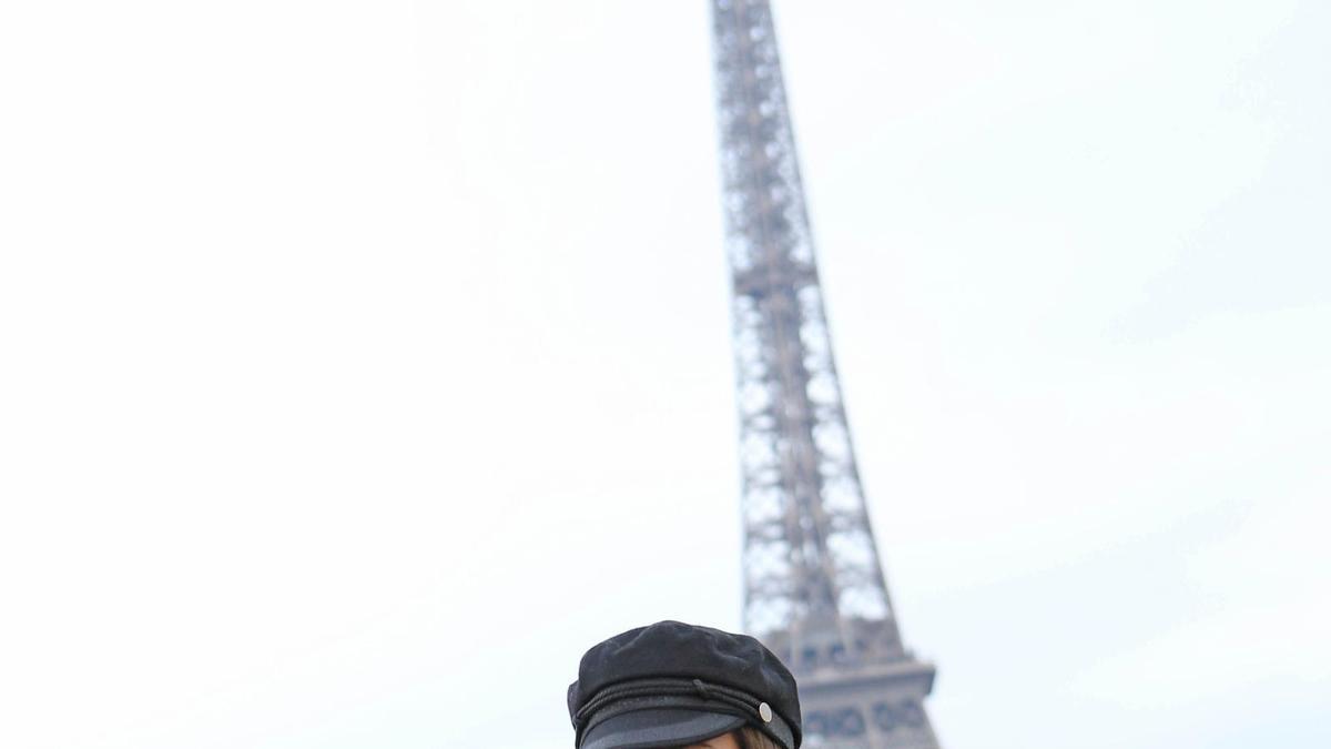 Paula Echevarría con abrigo de piel de Silvina Marotti en París