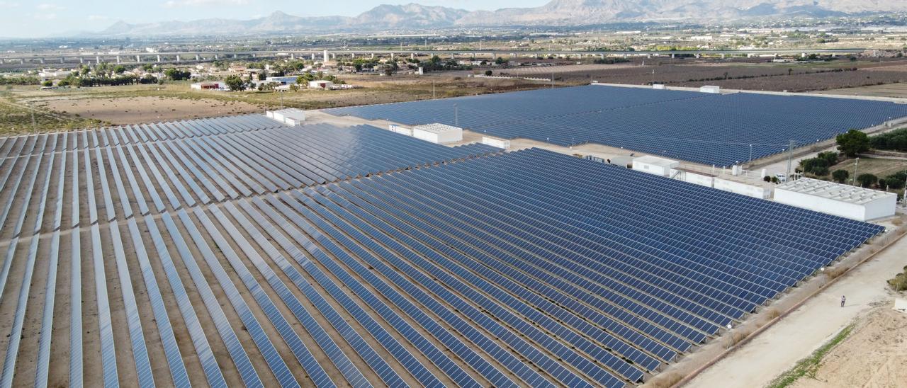 Macroplanta solar de El Realengo, en el término municipal de Crevillent.