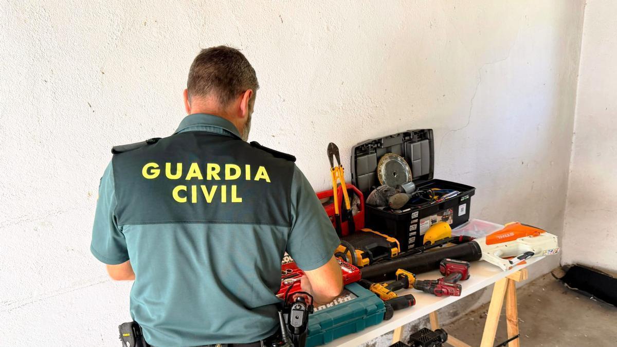 Imagen del material incautado por la Guardia Civil en el transcurso de esta operación.