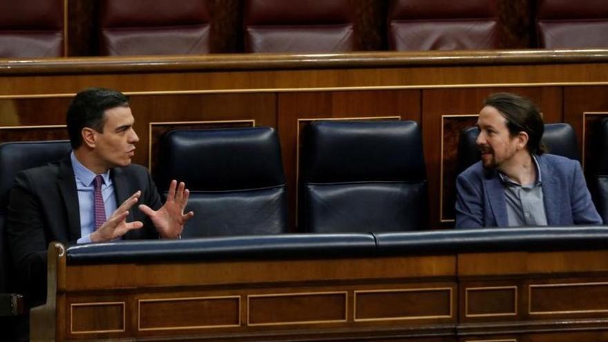 Pedro Sánchez y Pablo Iglesias durante una sesión en el Congreso de los Diputados.
