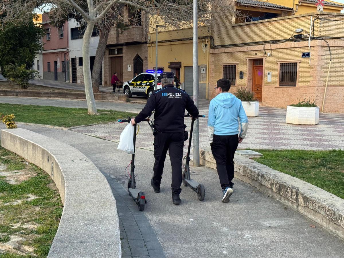 La Policía Local de Paterna inmoviliza cerca de 50 patinetes eléctricos en dos meses por incumplir la normativa.