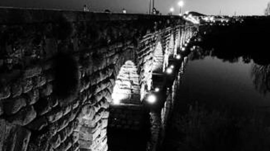 El puente romano estrena la iluminación artística eficiente