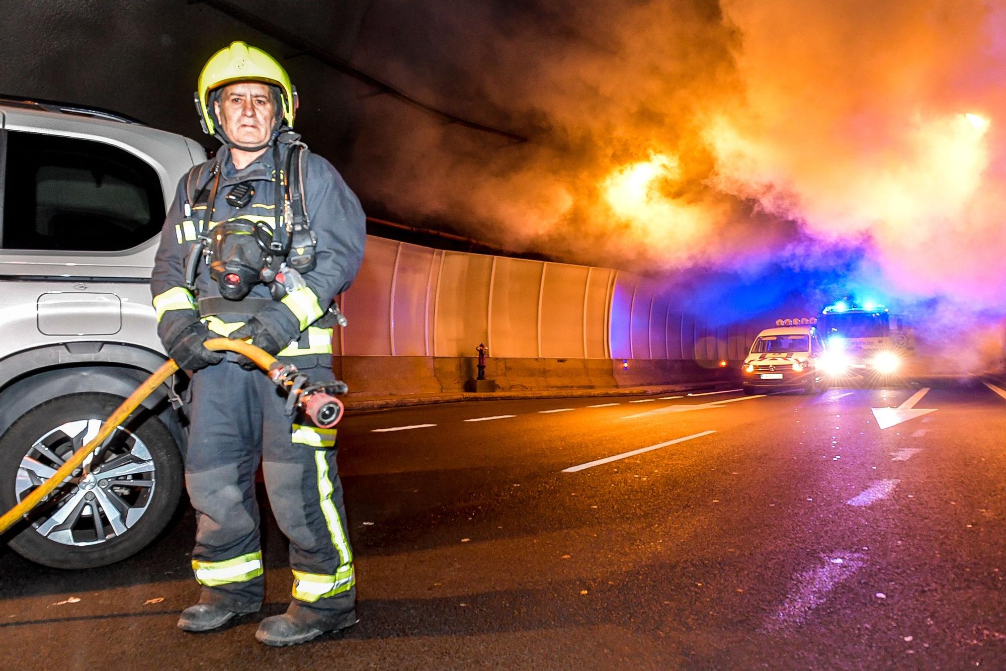 Simulacro de incendio de un vehículo en el interior del túnel de Mogán