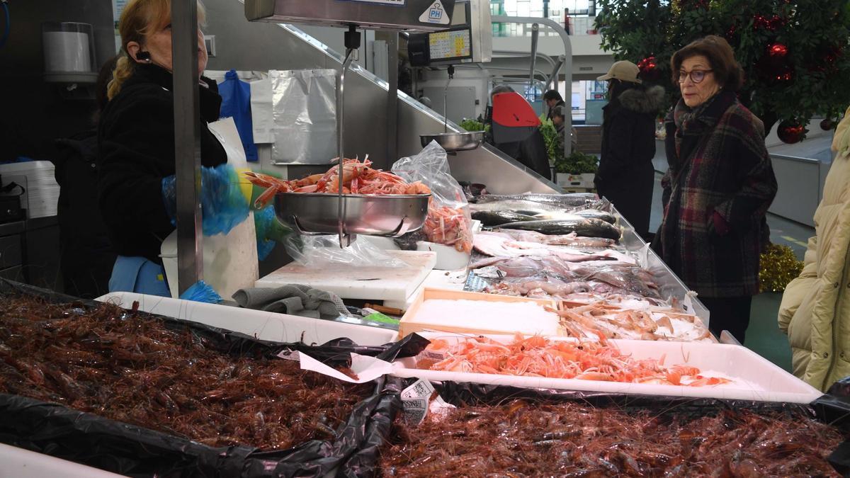 Mostrador de marisco en el mercado de San Agustín.