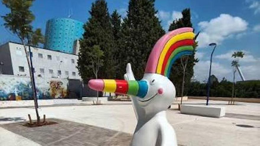 Una multa de 400€ y la reparación de la estatua de Curro: la Policía Local de Sevilla busca a los responsables del robo