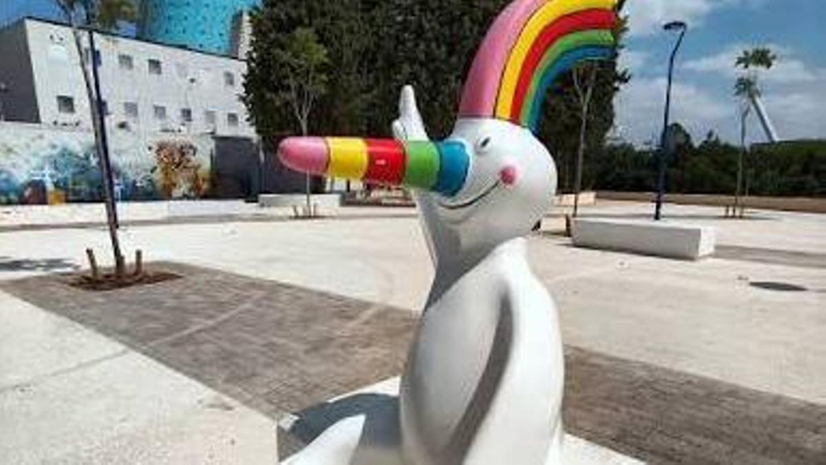 La estatua de Curro que el Ayuntamiento de Sevilla instaló en la Glorieta de la Barqueta y que ha sido robada.