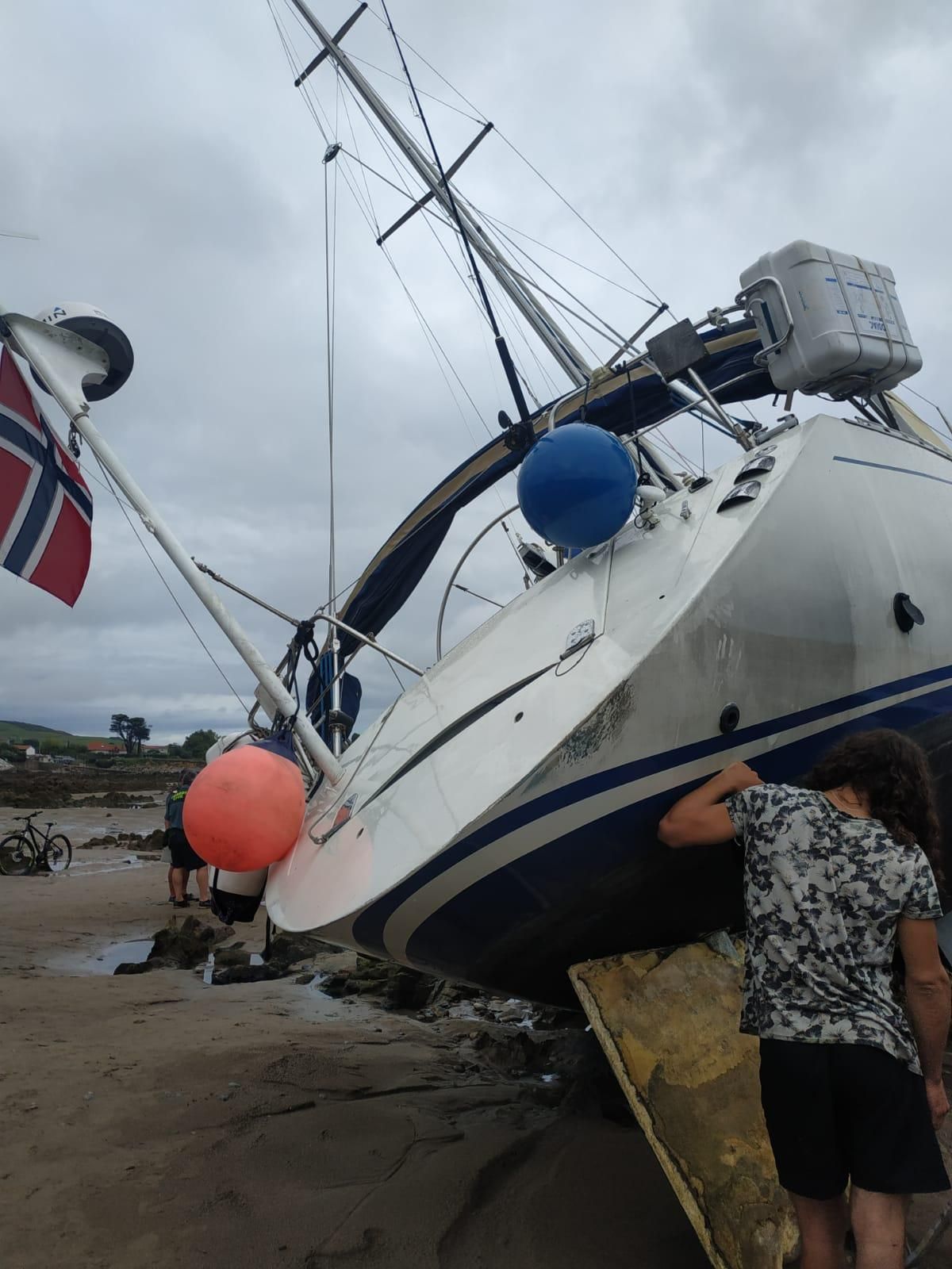VELERO VARADO (9).jpeg