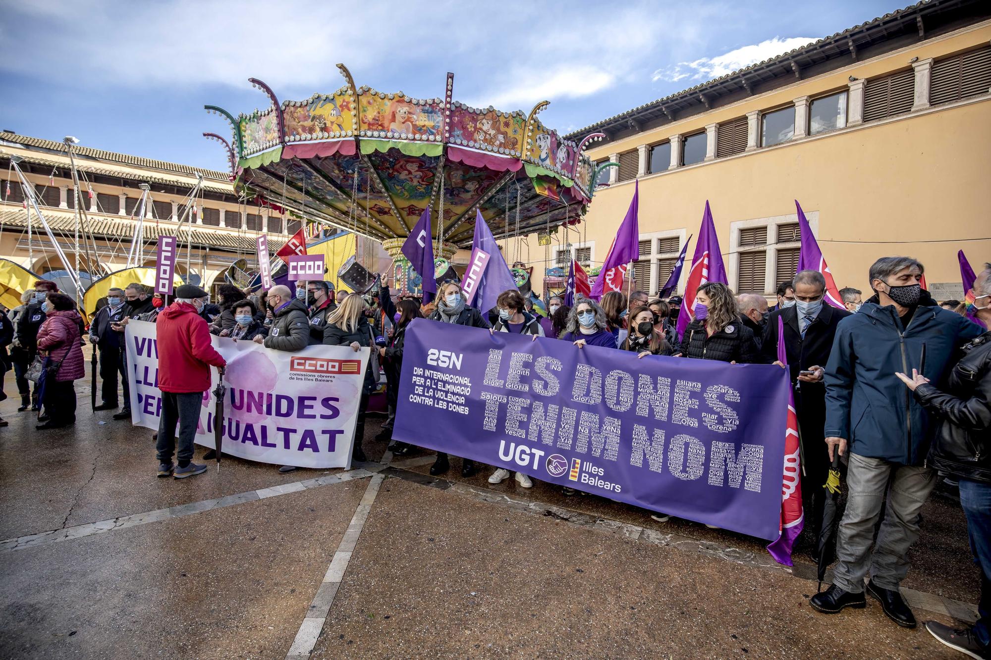 Manifestación del 25-N en Mallorca: Concentración de sindicatos en la Plaza del Olivar