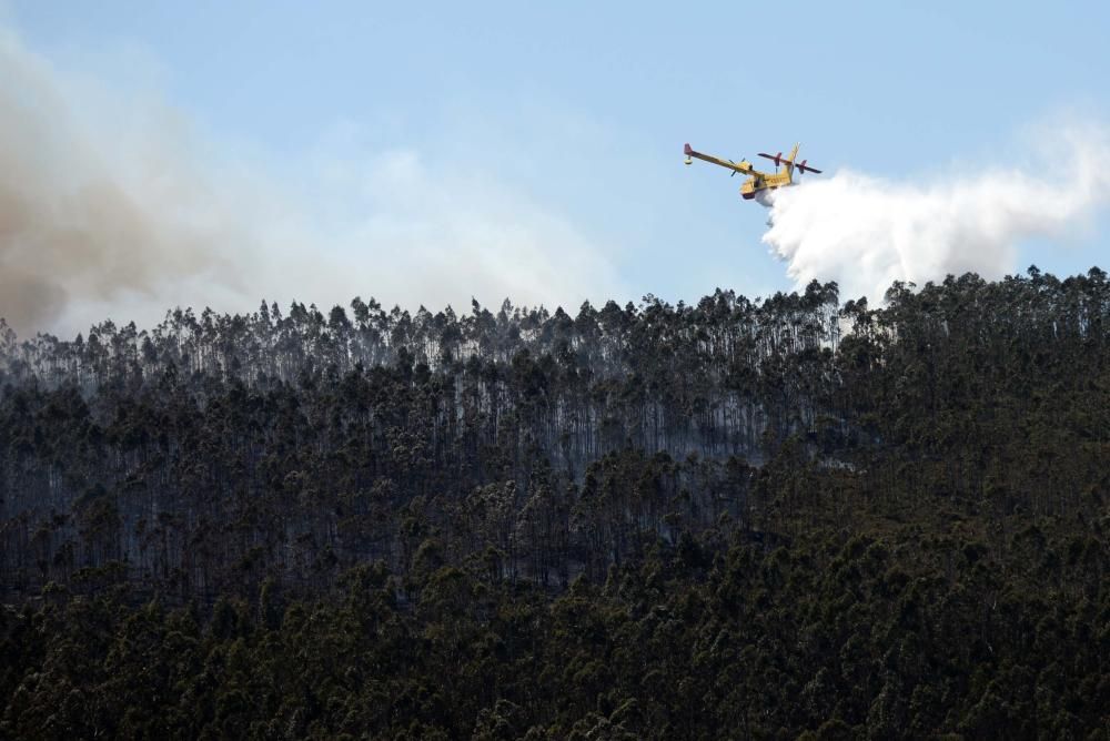 Lucha contra el fuego en Arousa