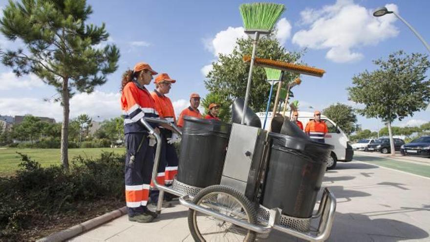 Baldear las calles tras cuatro años en el dique seco