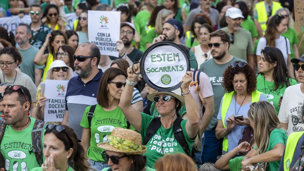 MANIFESTACION DE PROFESORES POR LAS CALLES DE LA CIUDAD DE ALICANTE