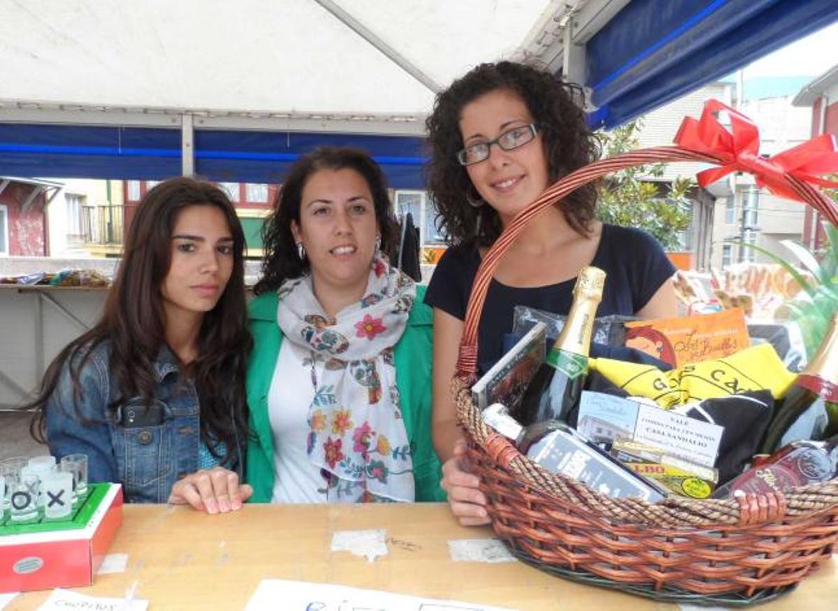 Patricia Guerra, Ana González y Raquel Ramos, ayer. | m. g. salas