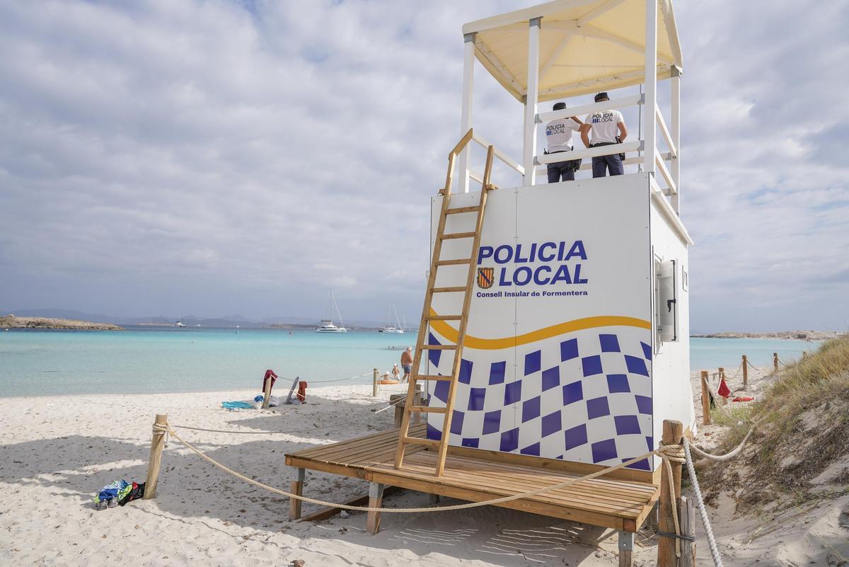 Caseta de los socorristas de la playa de ses Illetes, en Formentera.