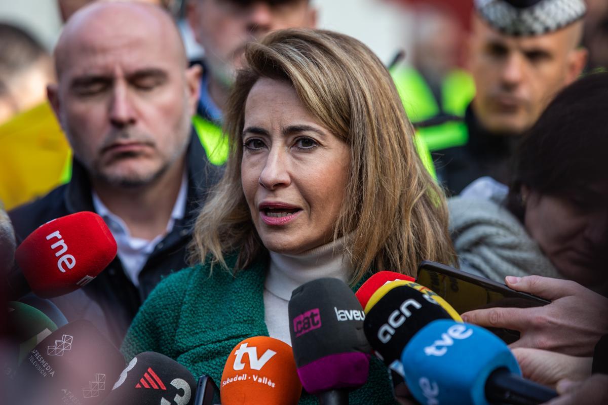 La ministra de Transportes, Raquel Sánchez, en su visita al lugar del accidente de trenes, en la estación de Montcada i Reixac-Manresa
