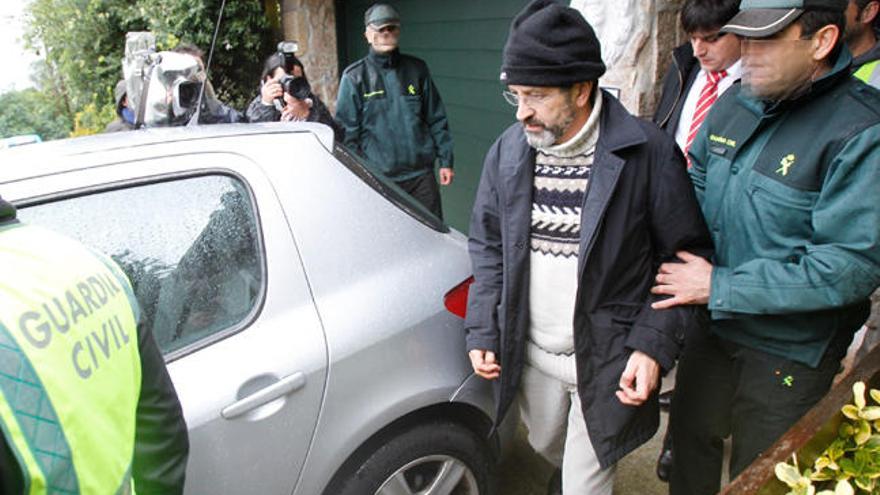Miguel Rosendo, tras un registro en su casa de Mougás(13/12/2014). //J.Lores