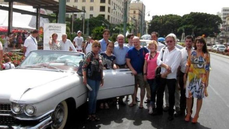 Un grupo de ocho periodistas internacionales han recorrido este domingo el casco antiguo de la ciudad a bordo de seis coches pertenecientes al Museo Automovilístico.