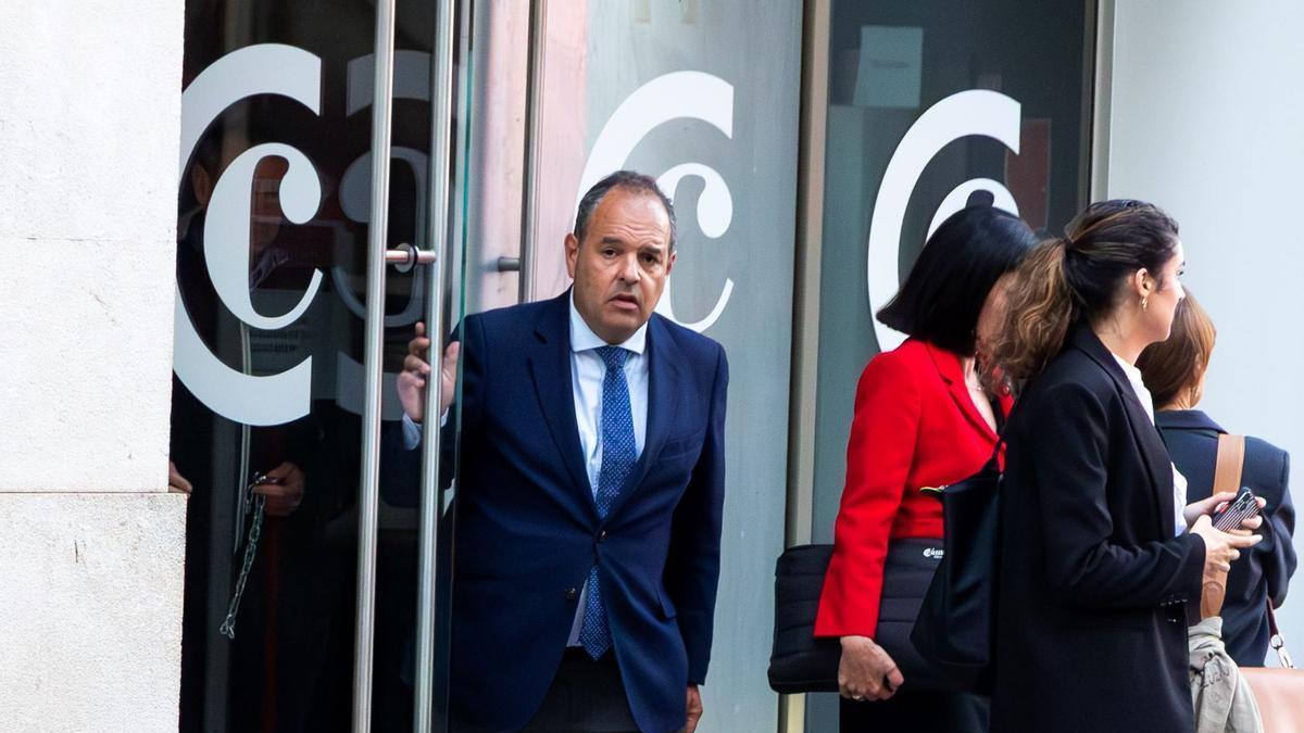 Hosbec sale de la Cámara de Baño y Quintanilla entra por el cupo de grandes empresas