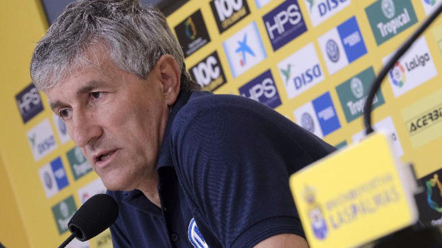 Quique Setién, técnico de la UD Las Palmas, durante la rueda de prensa de ayer en el Gran Canaria.