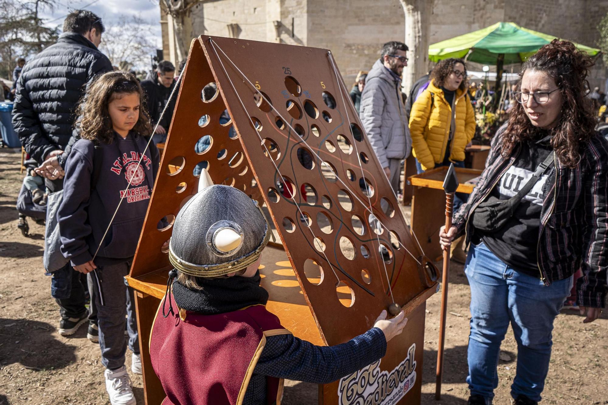 EN FOTOS | La Fira de l'Aixada 2024 omple el centre històric