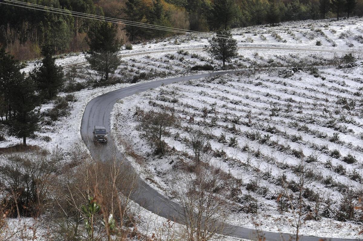 Nieva en las cúspides de Galicia