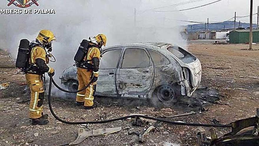 Fuego en un coche en Son Banya