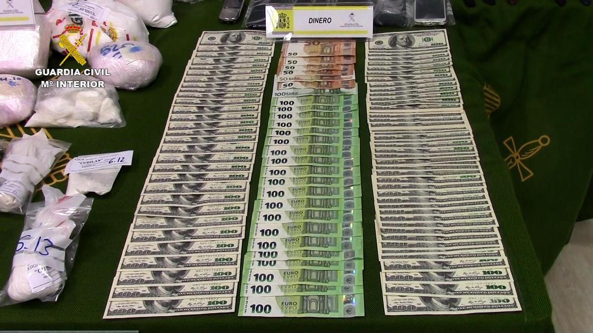 Euros y dólares intervenidos por la Guardia Civil de Córdoba en la operación 'Cubilán'.