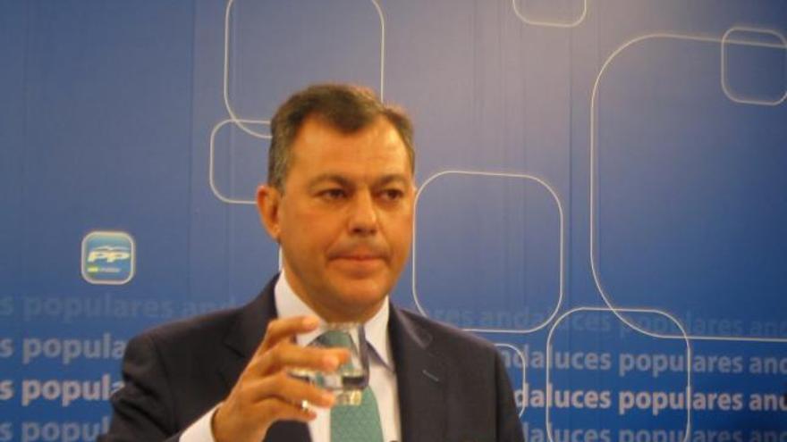 El secretario general del PP-A, José Luis Sanz, en la sede regional del partido.