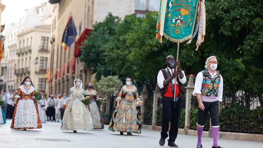 Búscate en el segundo día de Ofrenda por la calle Caballeros (entre las 18.00 y las 19.00 horas)