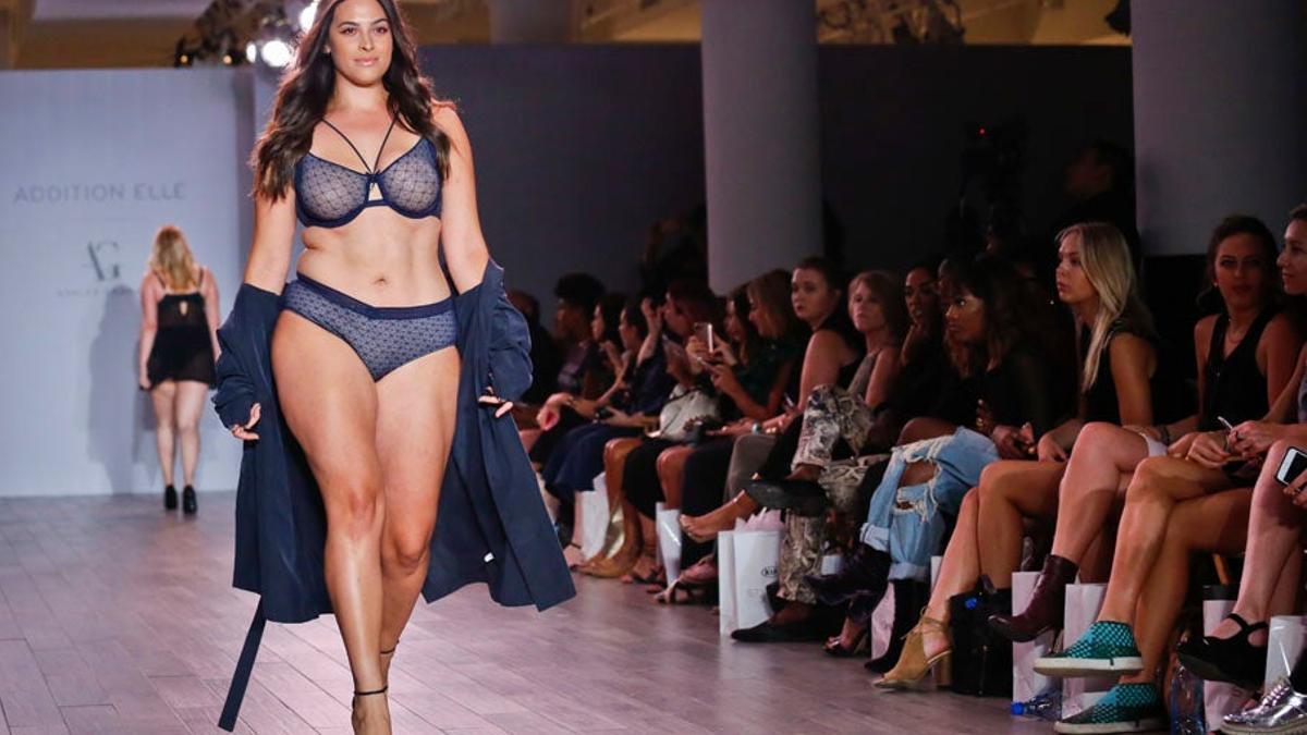 Ashley Graham lleva el movimiento 'curvy' a NYFW