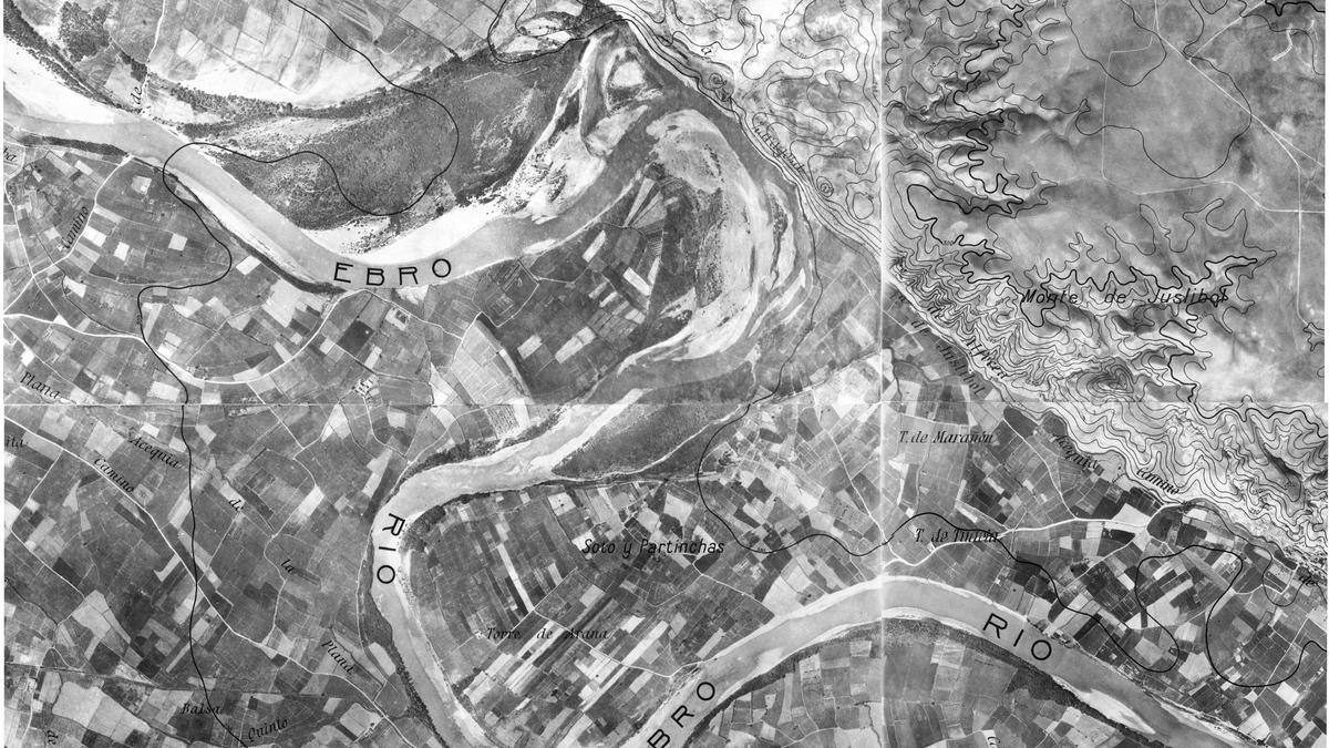 El Ebro culebrea en las cercanías de Zaragoza, junto al barrio de Juslibol.