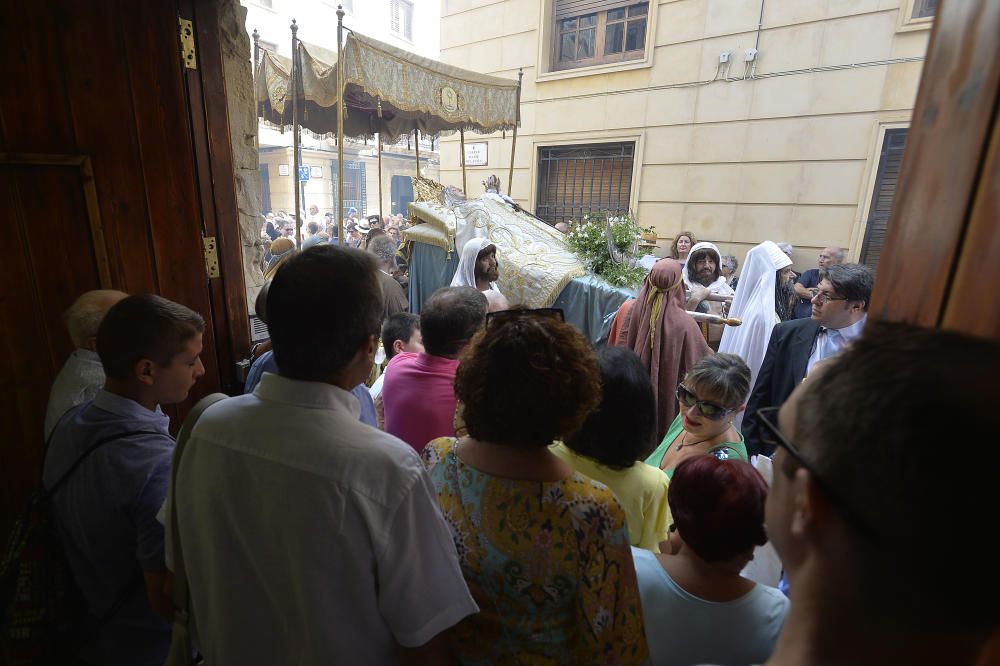 Procesión del entierro de la Virgen en Elche