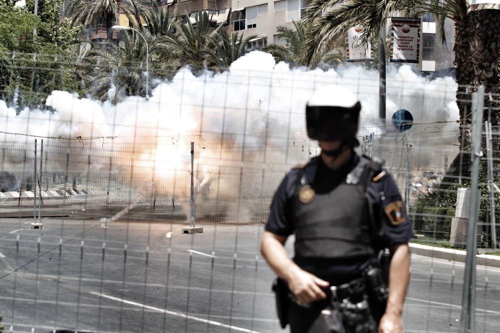 Imágenes del ambiente en la quinta mascletà de Hogueras