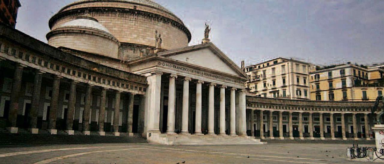 Basílica di San Francescoen la Plaza del Plebiscito.