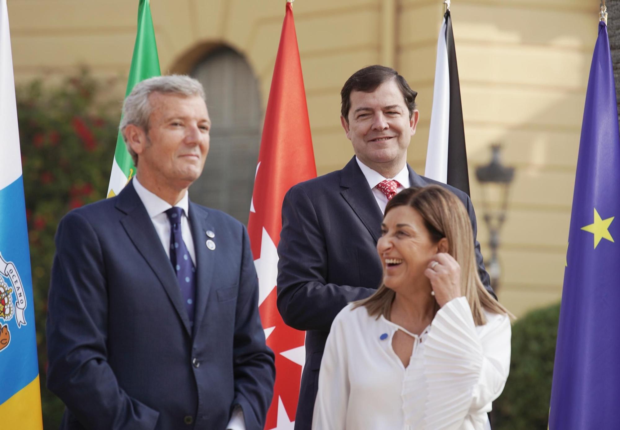 GALERÍA: La llegada del presidente Fernández Mañueco a la Conferencia de Presidentes, en imágenes