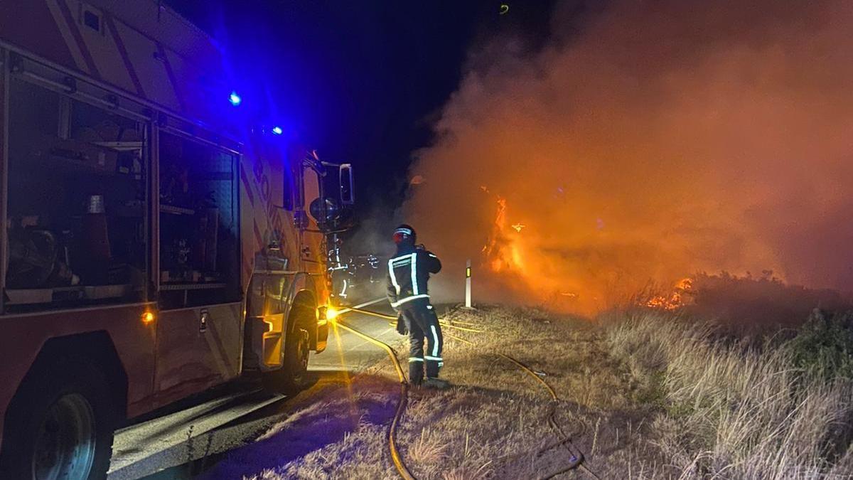 Un camión se incendia en la Vinaròs y provoca retenciones en la ap-7