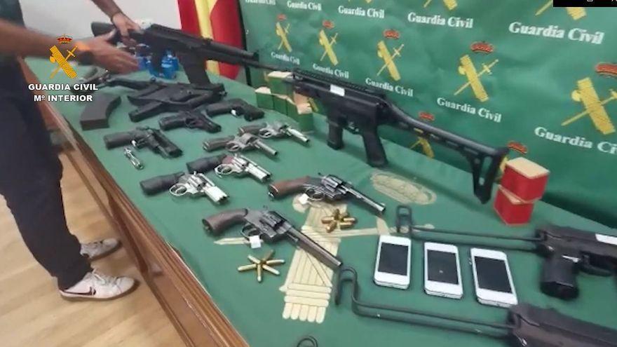 Dos hermanos detenidos por tráfico de armas en Málaga.