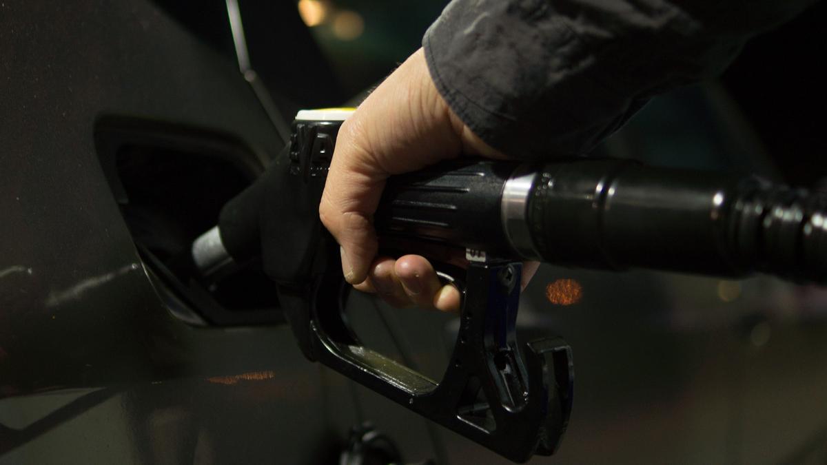 Poner gasolina es cada vez más caro