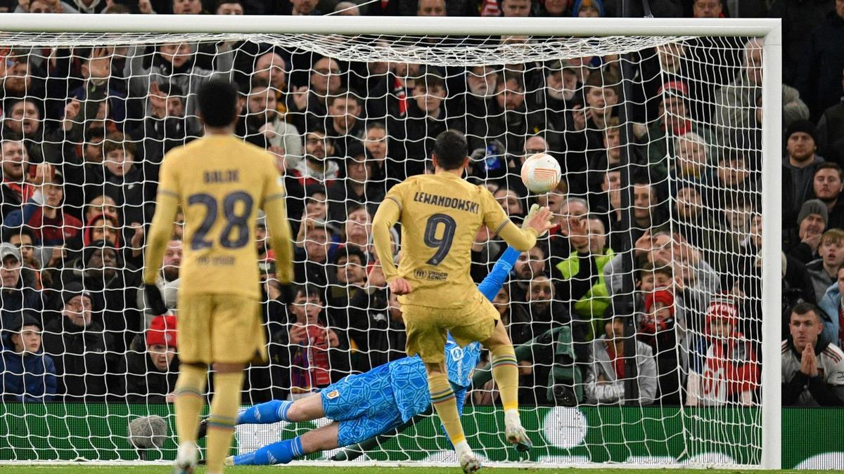 El último gol de Lewandowski: el penalti al Manchester United en Old Trafford.