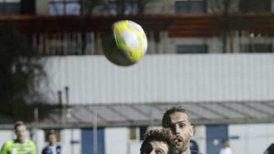 Una acción del Vallobín-Caudal disputado ayer en Oviedo.