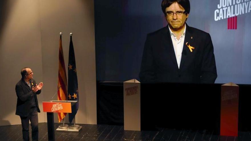 Puigdemont dice que se aprovecha el &quot;golpe de Estado&quot; para &quot;expoliar a Cataluña&quot;