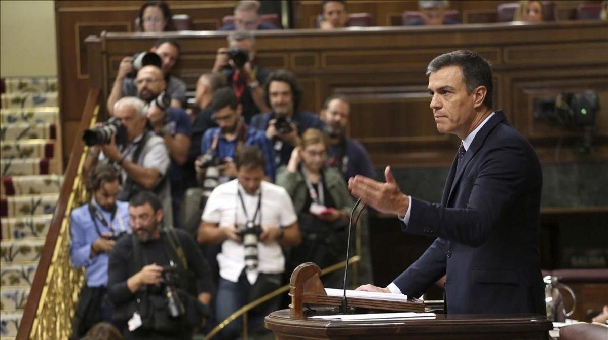 El presidente del Gobierno en funciones, Pedro Sánchez, en la tribuna del Congreso de los Diputados.