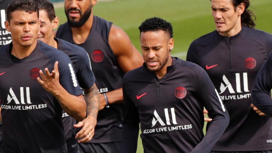 Neymar durante un entrenamiento con el PSG.