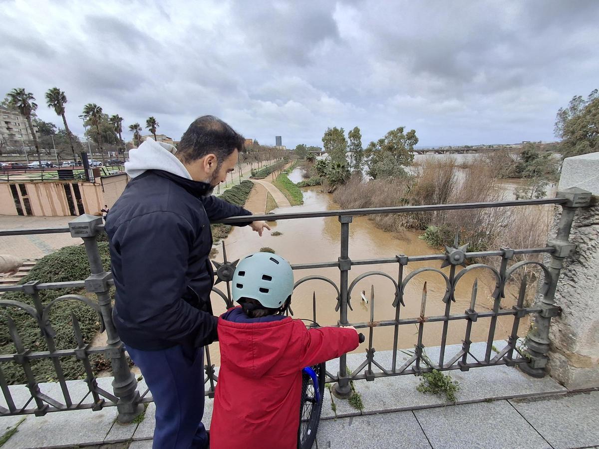 Fotogalería | El buen tiempo devuelve a los pacenses al río