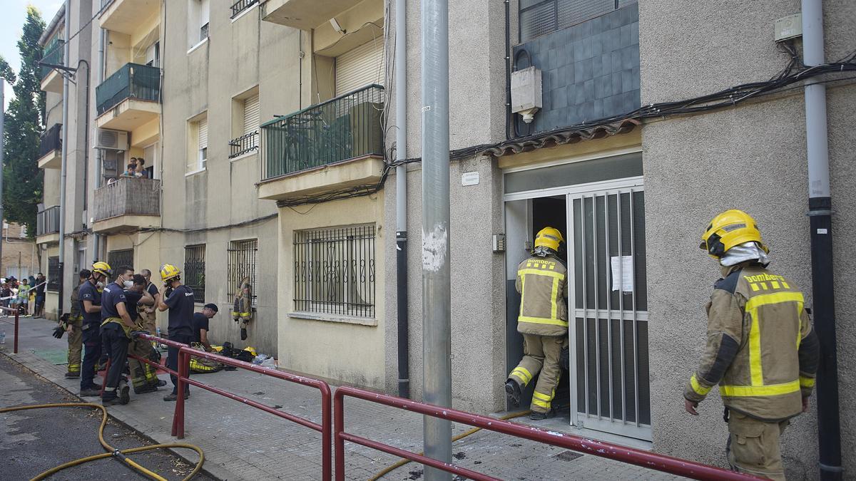 Incendi de gravetat en un pis de Salt